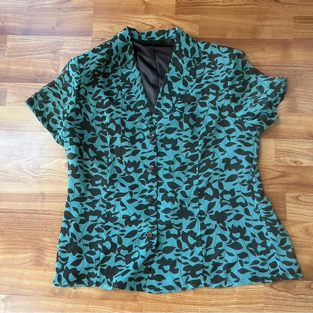 Green print skirt and blouse set - size M